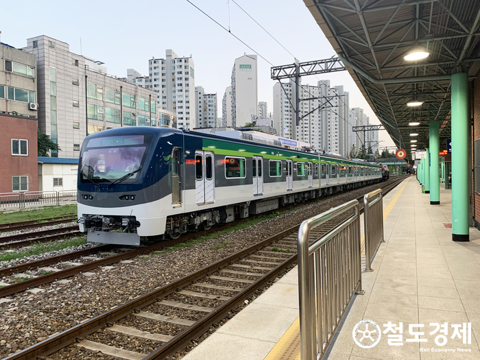 서해선 대곡(일산)-소사-원시 구간을 운행할 예정인 신형 전동차(=자료사진) / 철도경제