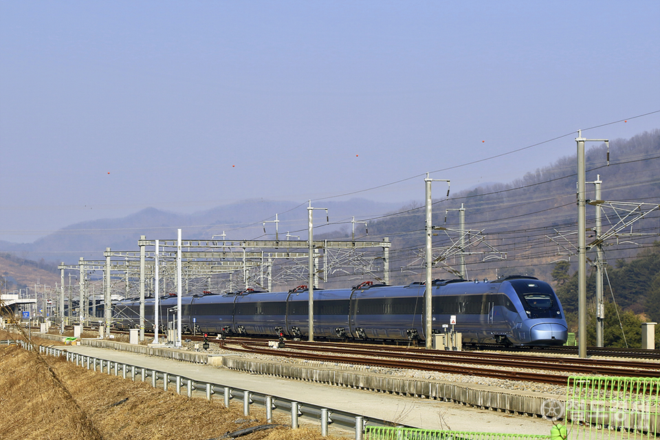 [열차한컷] 300km/h로 달리는 EMU-320 
