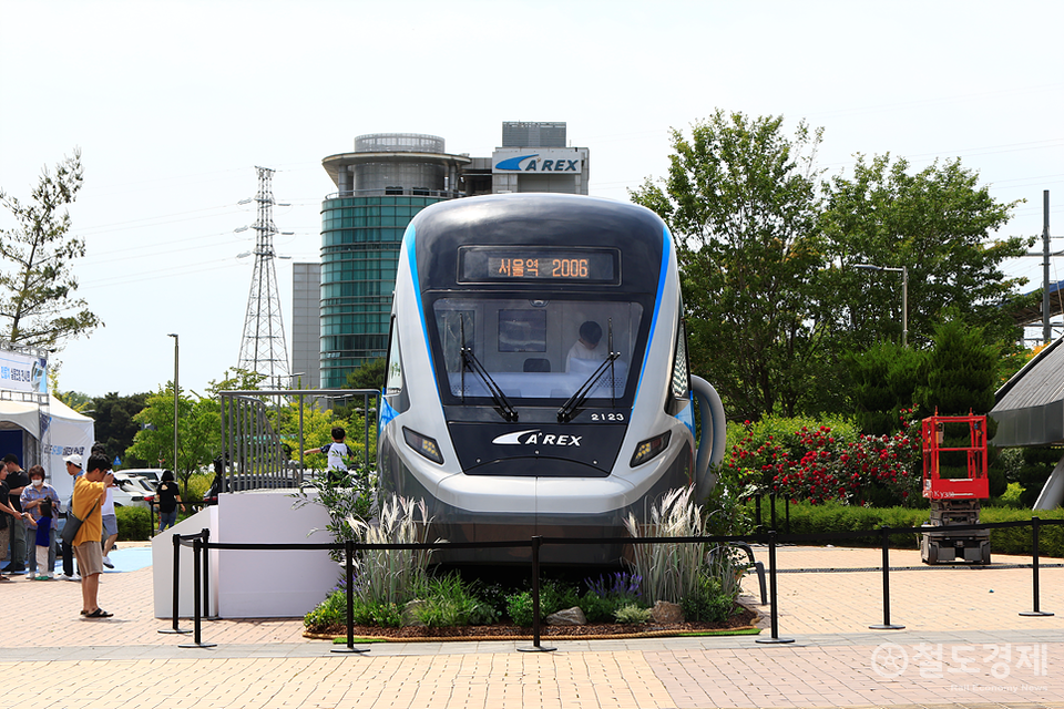 [ReN사진관] 베일 벗은 '150km/h급' 공항철도 전동차 - 철도경제신문