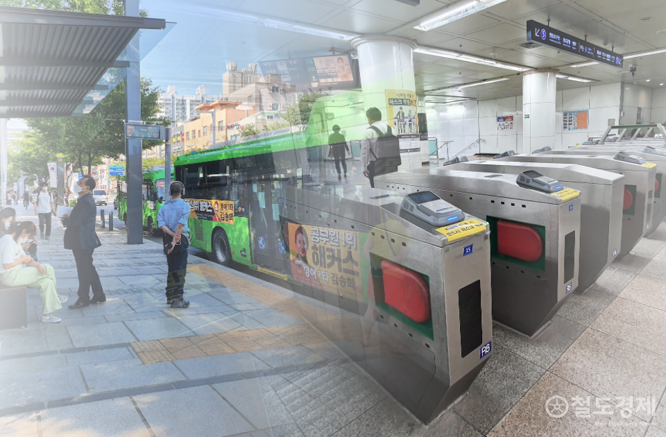 서울 시내버스가 28일부터 총 파업을 예고한 가운데, 서울시가 지하철 운행횟수를 하루 202회 늘리는 등 비상수송대책을 내놨다. (=자료사진) / 철도경제