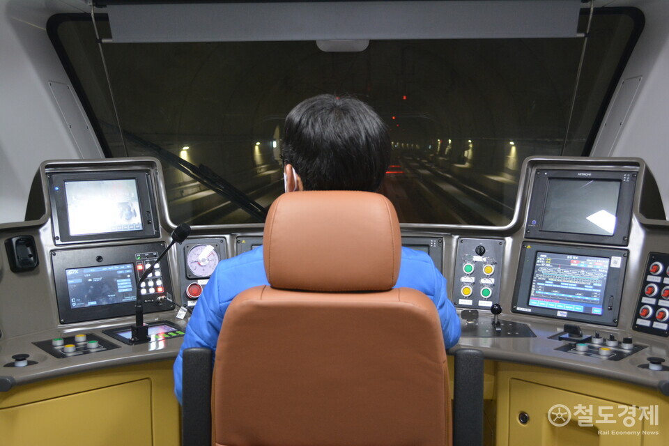  GTX-A 영업 시운전 차량이 수서역에서 출발 대기 중인 모습. (=2024.2.23 촬영) / 철도경제