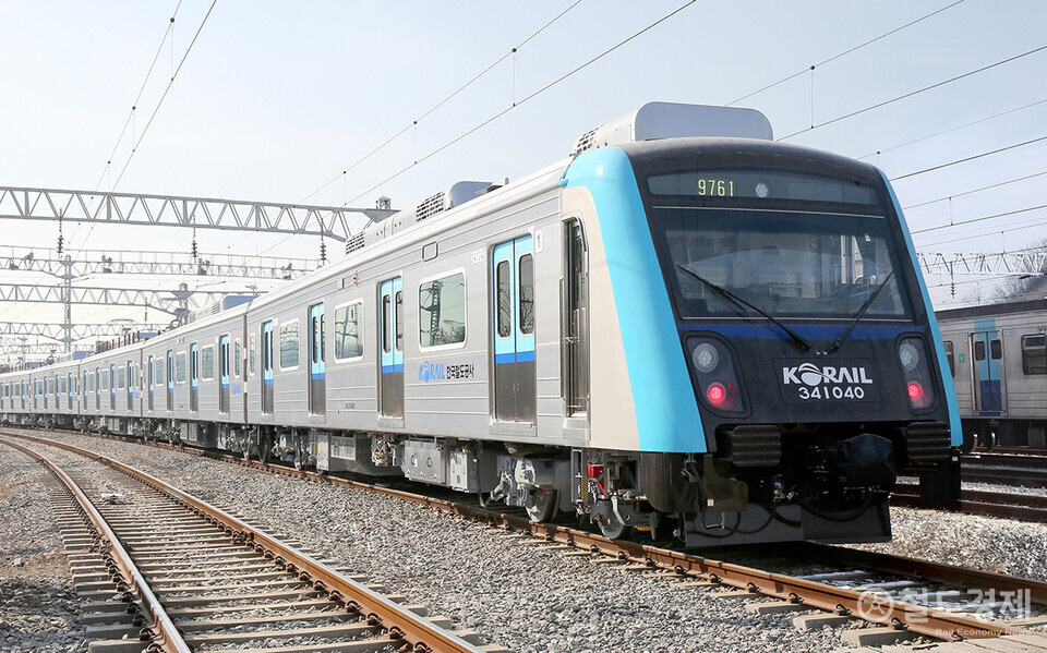 '국민 출근길' 수도권전철, 개통 50년...340억 명 싣고 달렸다 - 철도경제신문