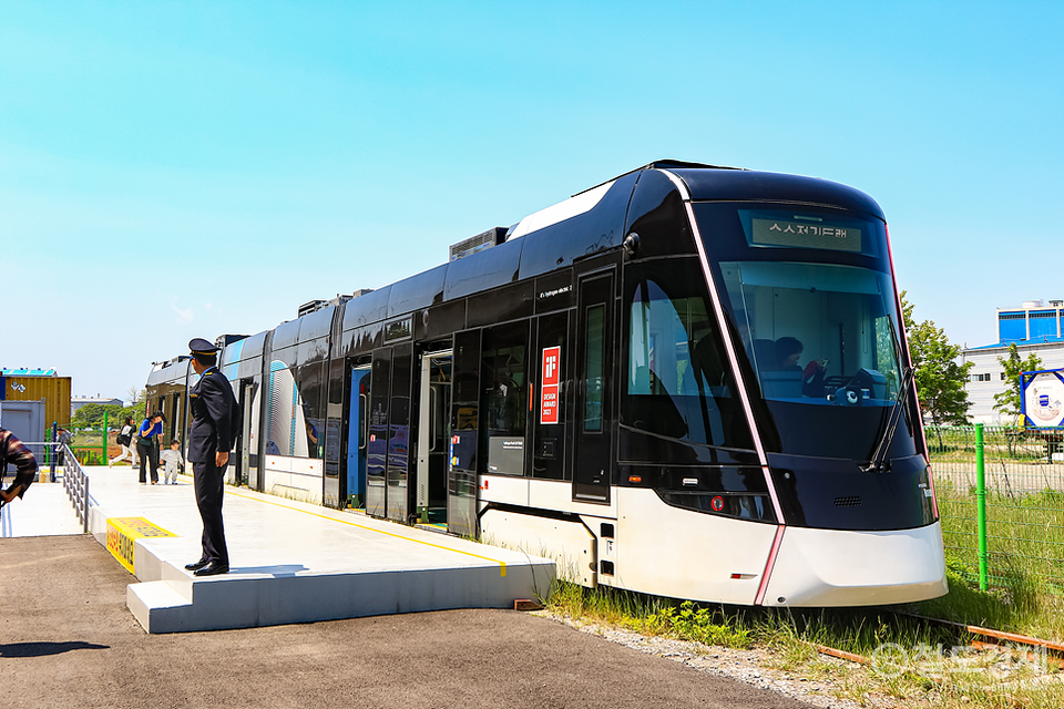 울산항역에 정차된 수소전기트램. 2024.05.09 / 철도경제