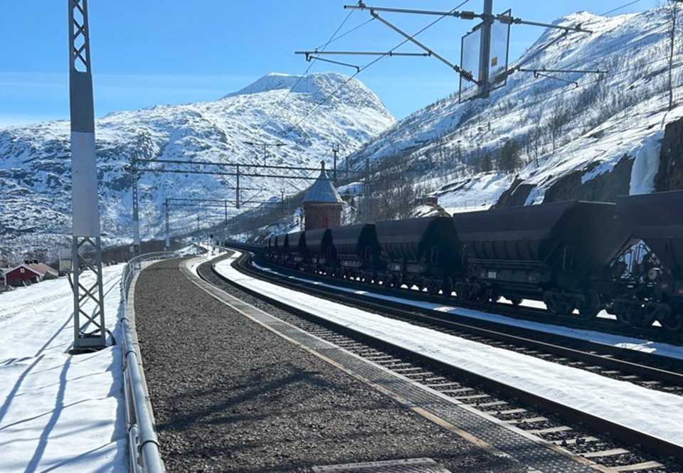노르웨이 오포트바넨 나르빅을 지나는 열차 모습. / 사진=Bane Nor