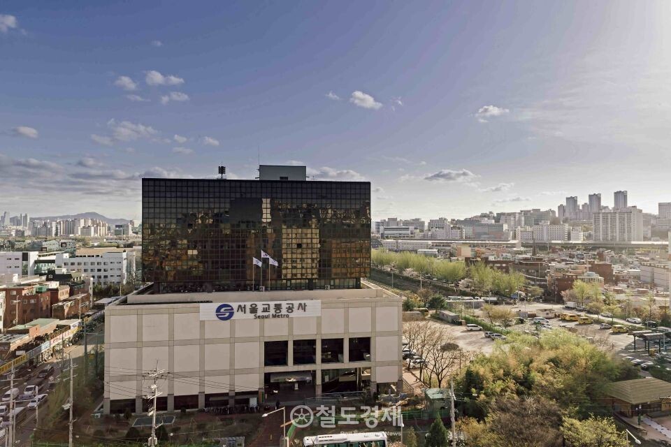 서울교통공사가 '2025 지역사회공헌 인정제'에서 A⁺등급을 획득했다. 공사는 작년부터 지방소멸 극복을 위한 농수산물 마켓 '서울Pick'을 운영하고 있다. 서울교통공사 본사 전경. / 사진=서울교통공사